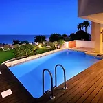 - Private Pool - 10 Guests - Lagos *