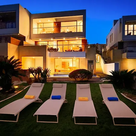 فيلة - Private Pool - 10 Guests - Lagos *