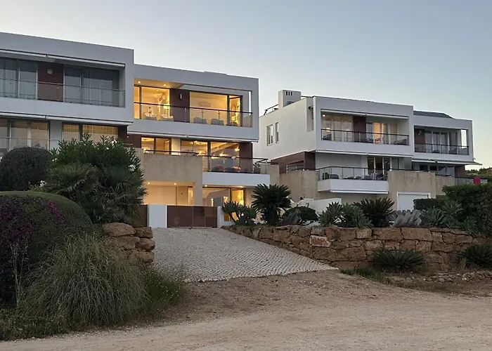 By Check-in Portugal Villa Luz